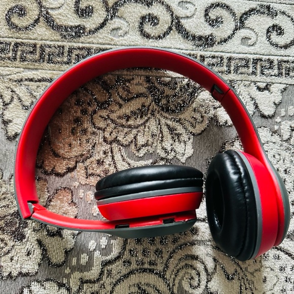 Wireless Headphones 🎧 - Picture 2 of 8